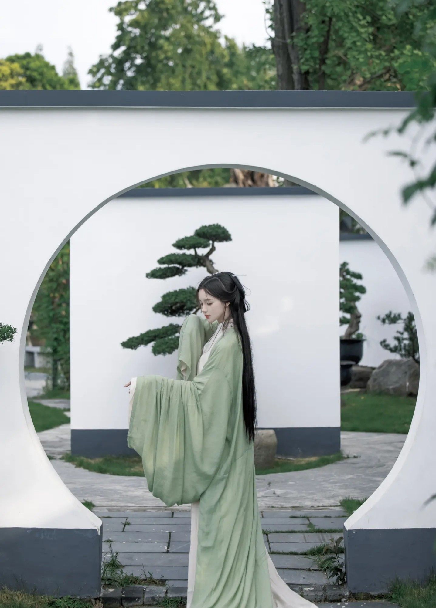 The Summer of a 12-Year-Old Girl in Traditional Chinese Hanfu Clothing The Summer of a 12-Year-Old Girl in Traditional Chinese Hanfu Clothing