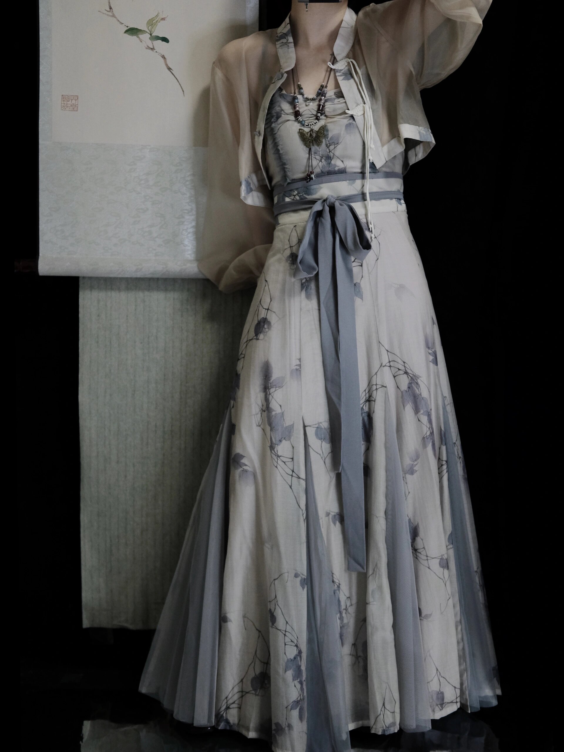 Reimagining the Traditional Cheongsam:A Modern Twist on the Classic Long-Style for Teen Girls Reimagining the Traditional Cheongsam:A Modern Twist on the Classic Long-Style for Teen Girls