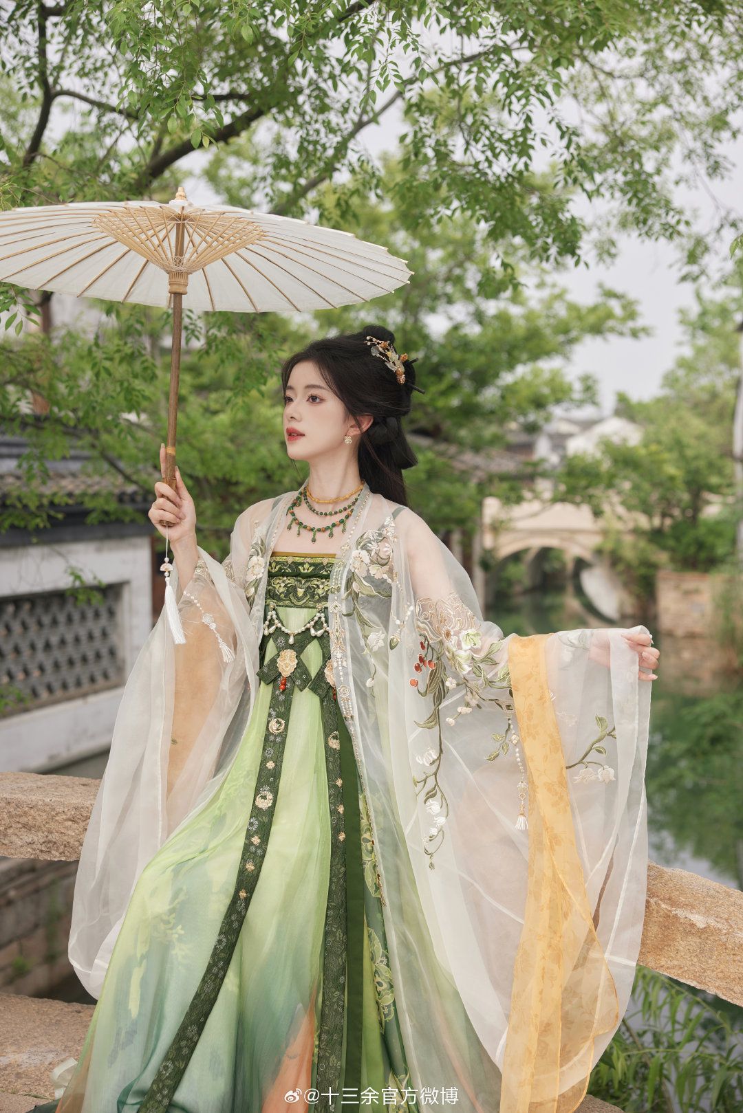 The Bridal Shoes:A Blend of Tradition and Elegance in Chinese Hanfu Fashion The Bridal Shoes:A Blend of Tradition and Elegance in Chinese Hanfu Fashion
