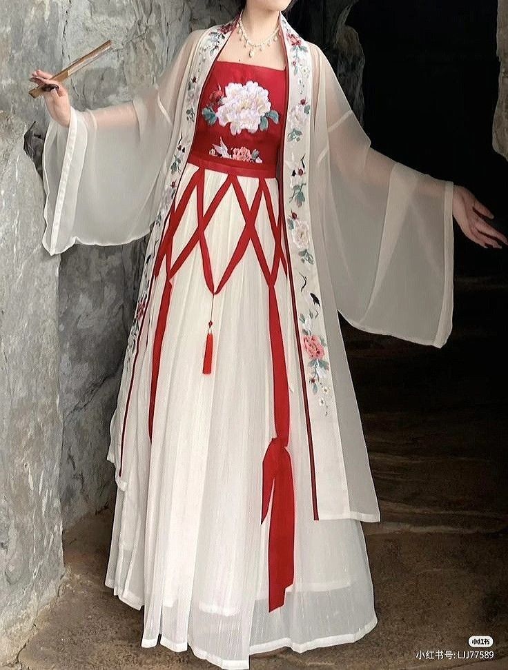 Peach Blossom Chronicles:The Splendor of Koi-Inspired Hanfu Fashion Peach Blossom Chronicles:The Splendor of Koi-Inspired Hanfu Fashion