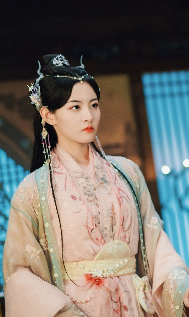 Tall and Elegant:A Red Ma-Face Skirt with Long Length Charm Tall and Elegant:A Red Ma-Face Skirt with Long Length Charm