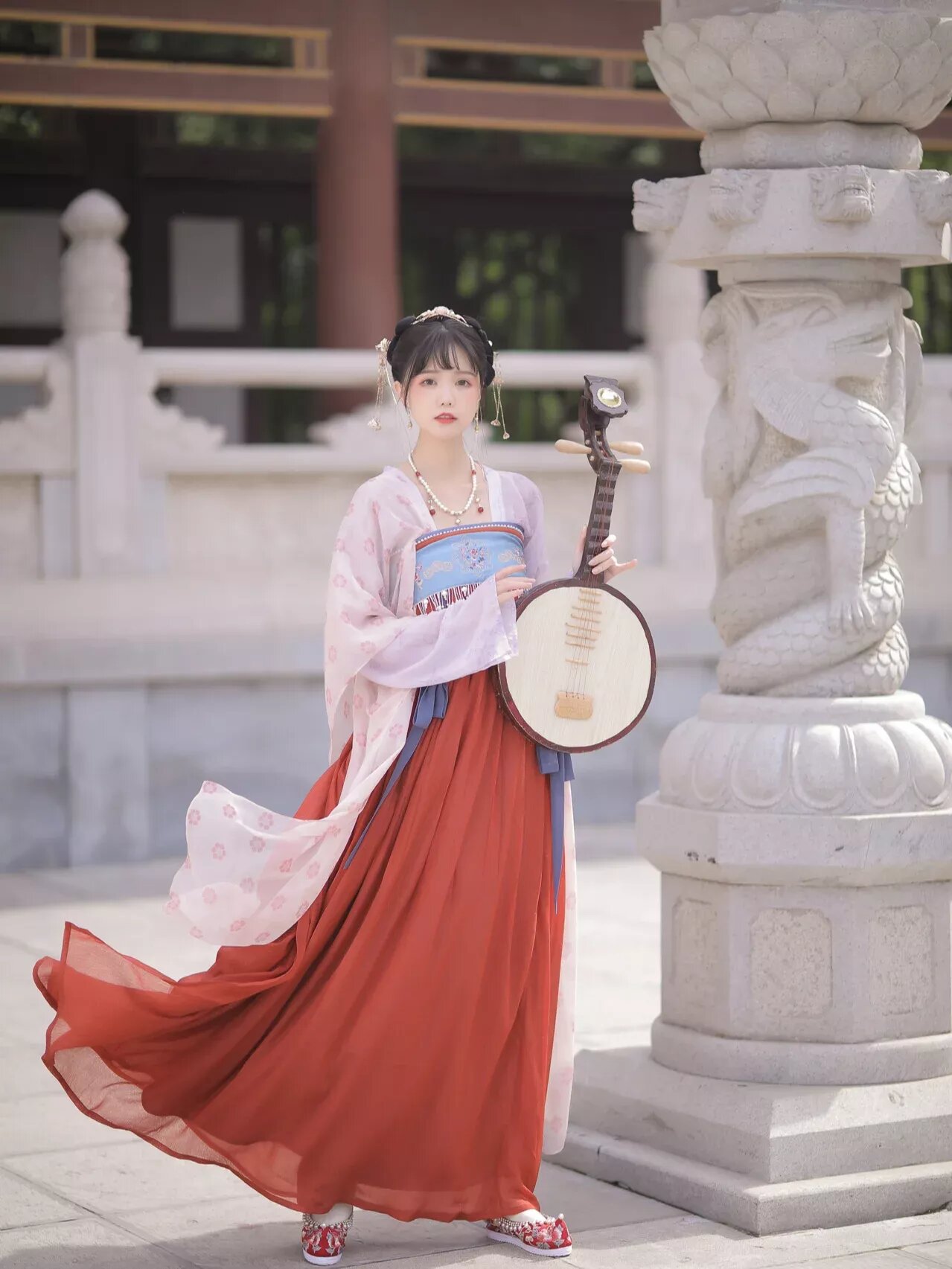 Winter Hanfu Fashion:The Enchanting Allure of Zhonglingji Winter Hanfu Fashion:The Enchanting Allure of Zhonglingji