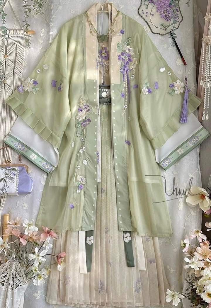 The Revival of Cheongsam Fashion for Women in Their 30s and 40s The Revival of Cheongsam Fashion for Women in Their 30s and 40s