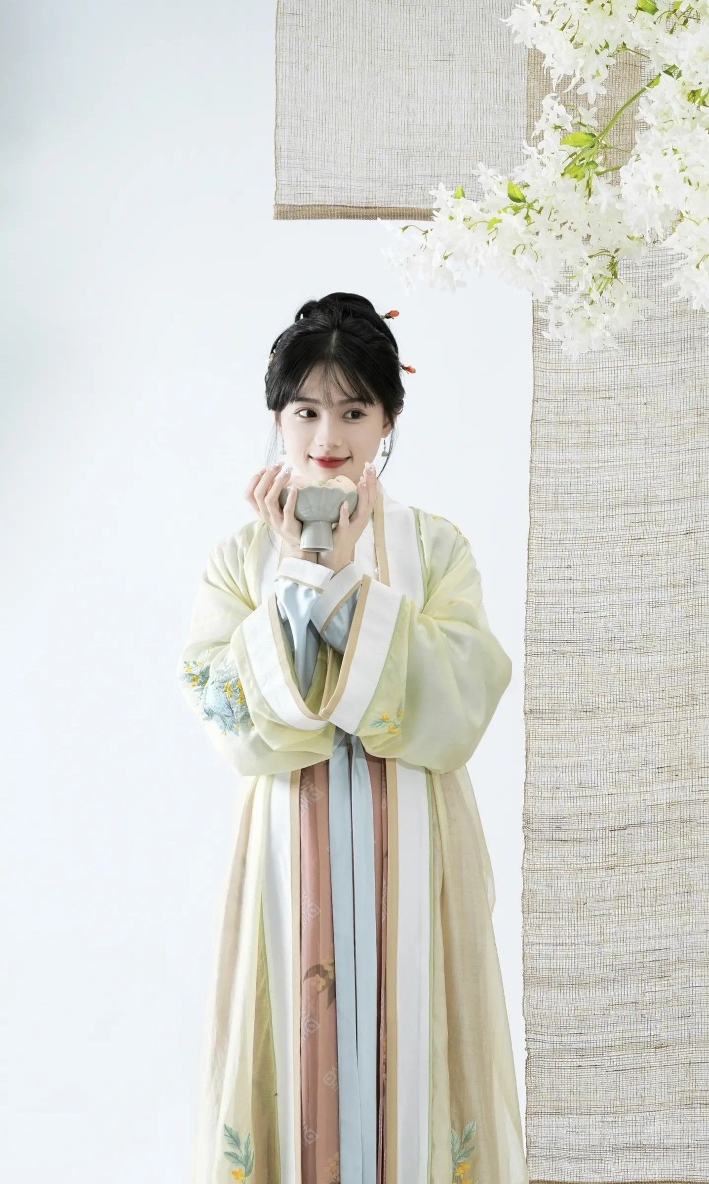 Winter Ladys Maqun Skirt Set:A Fashionable and Warm Choice Winter Ladys Maqun Skirt Set:A Fashionable and Warm Choice