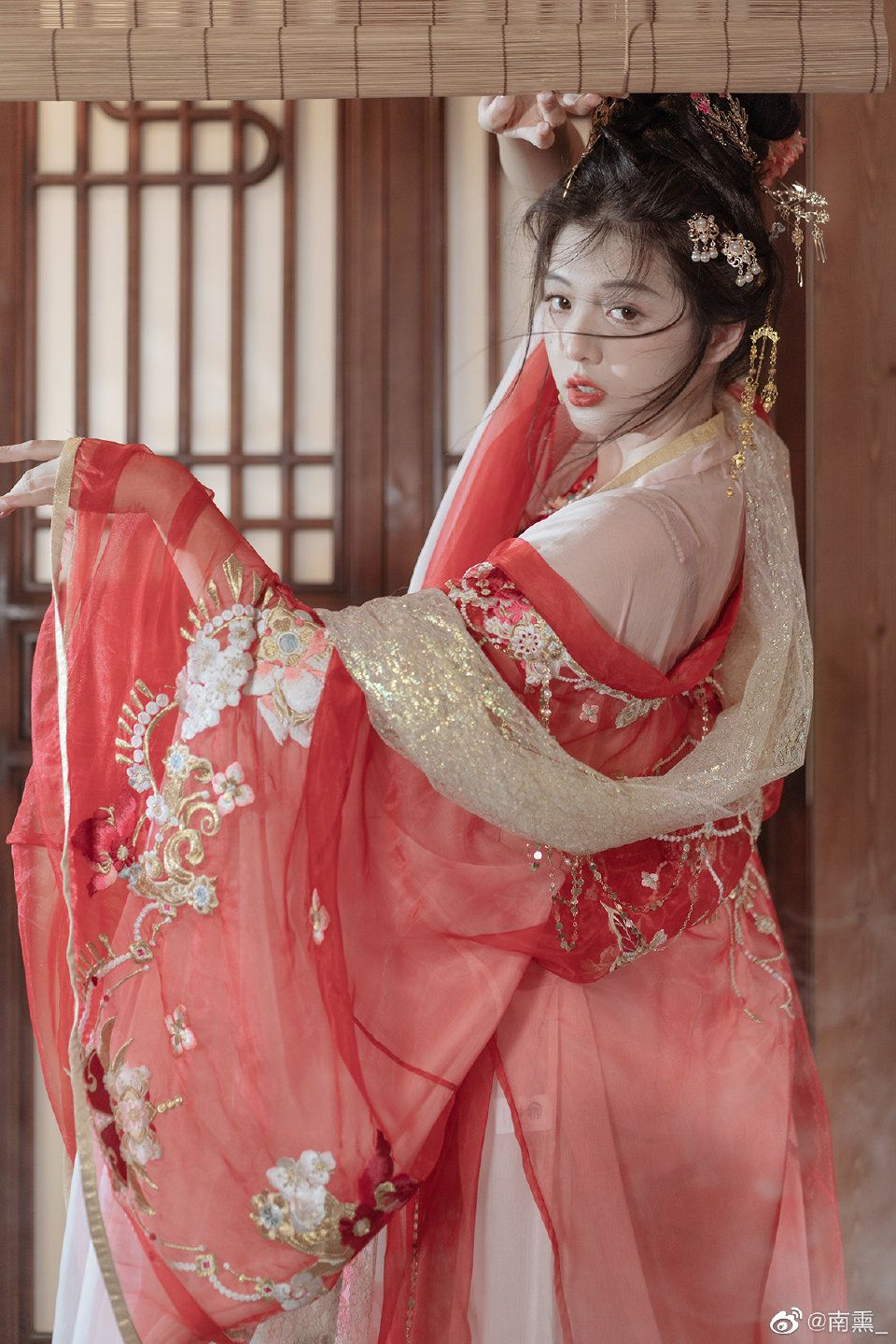 Modern Hanfu Fashion for Children:The Revival of Traditional Elegance Modern Hanfu Fashion for Children:The Revival of Traditional Elegance