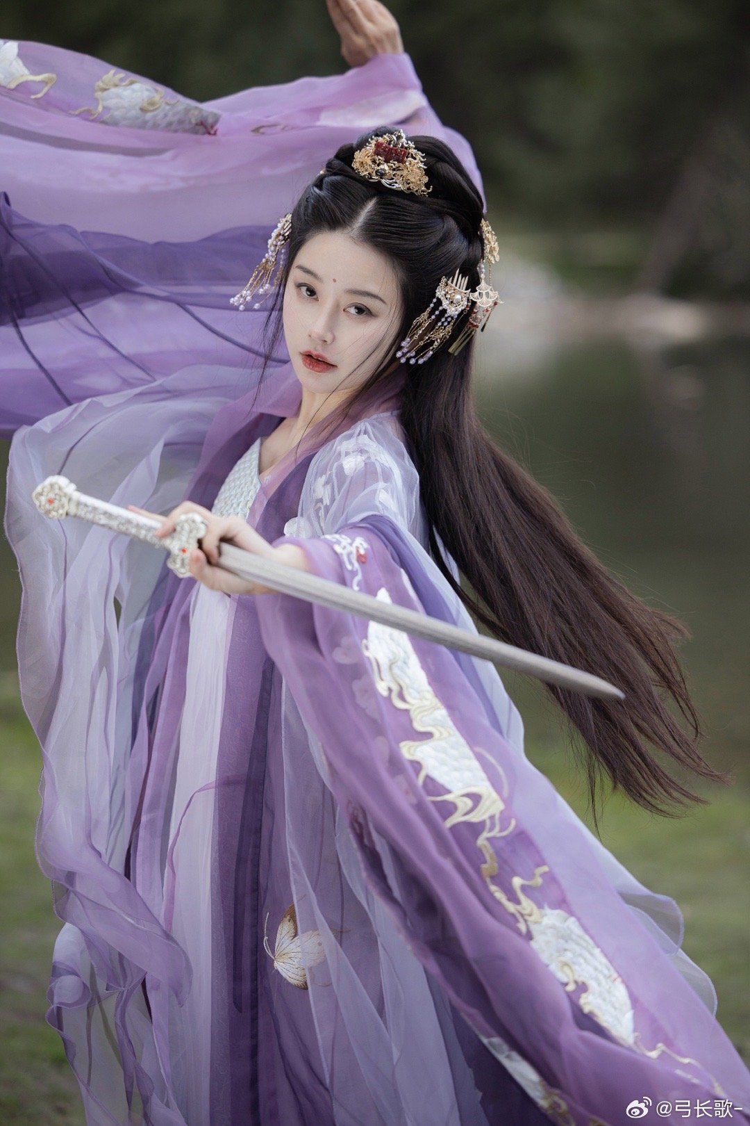 Elegance Reimagined:The Qipao of Youjin Elegance Reimagined:The Qipao of Youjin