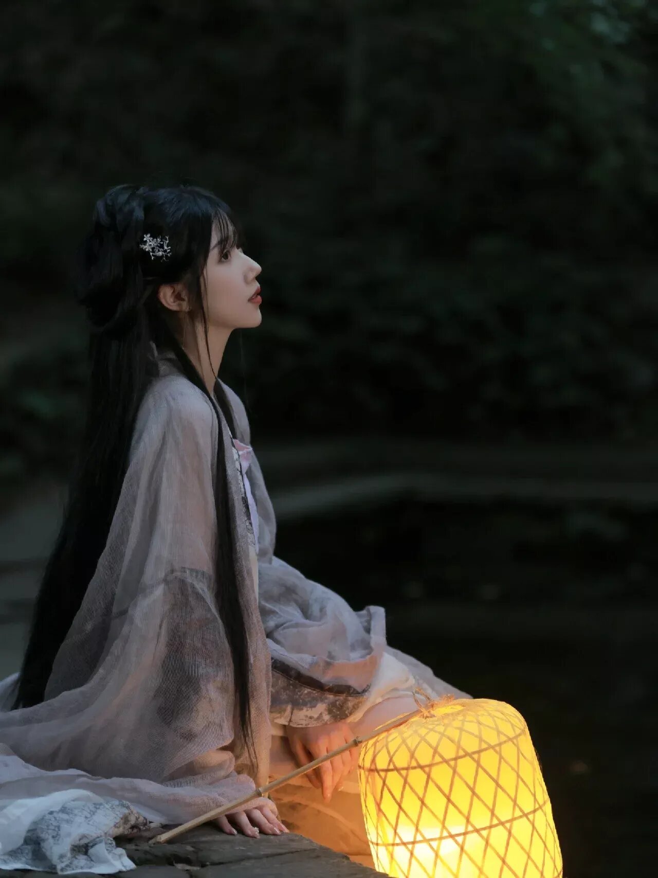 Traditional Tangzhuang Fashion in the Early Summer of 2025