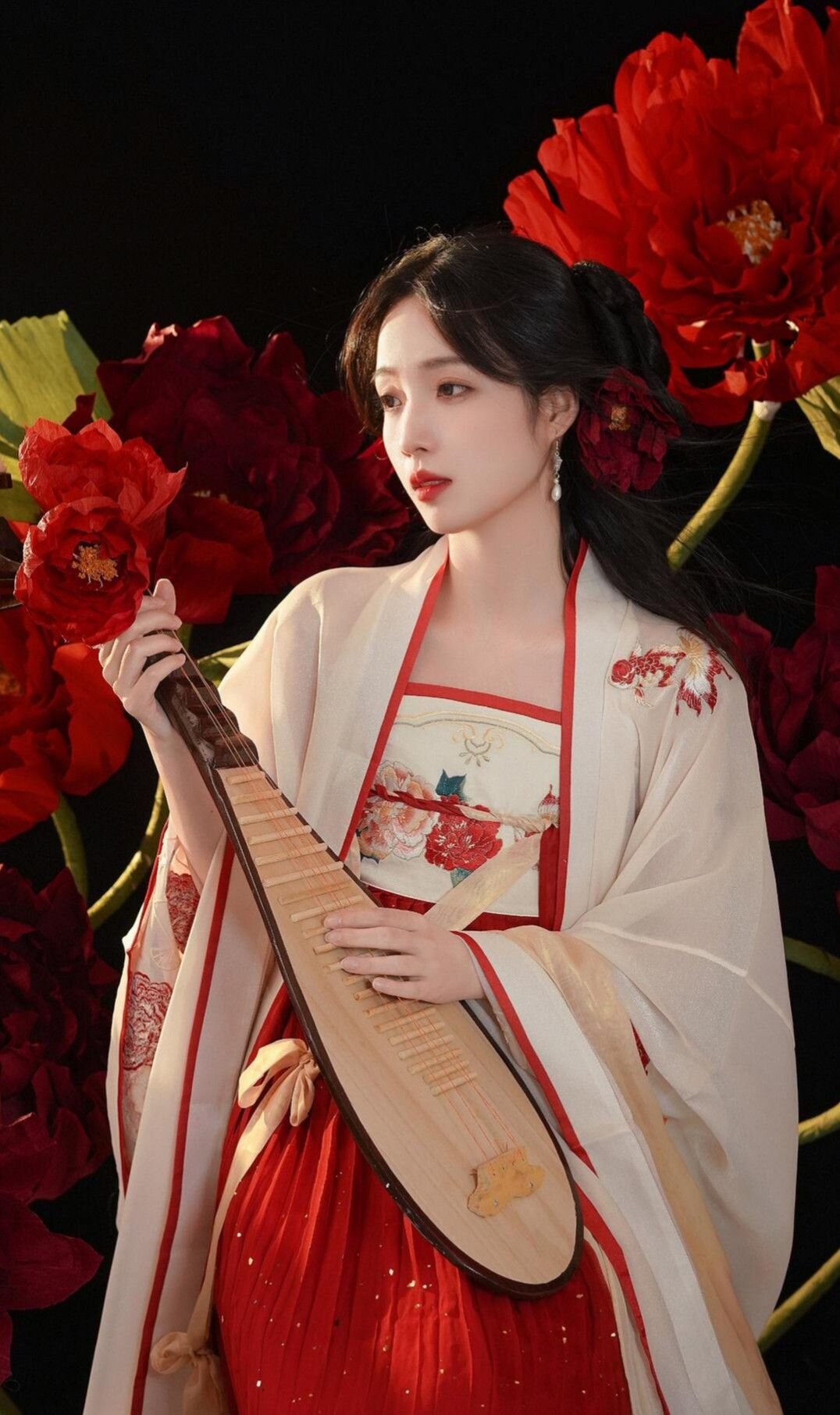 A Purple Ancient-Style Hanfu Girl:The Essence of Traditional Elegance A Purple Ancient-Style Hanfu Girl:The Essence of Traditional Elegance