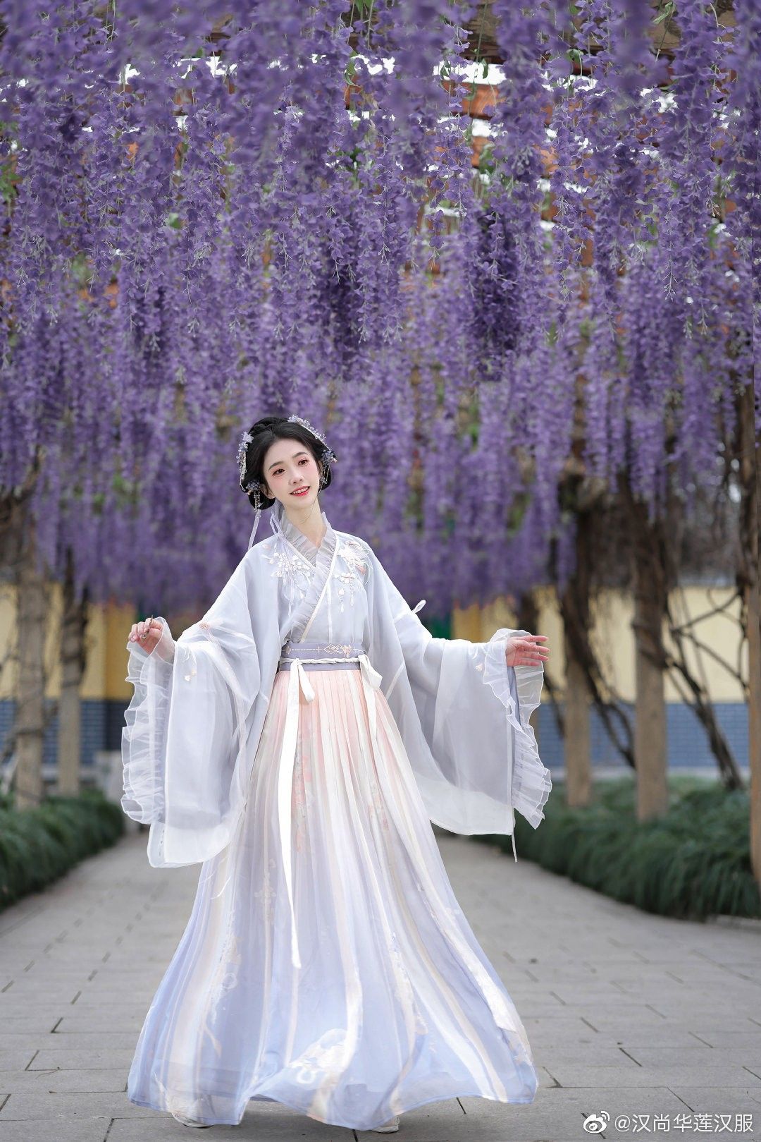 Winter and Autumn Girls Cheongsam Vest Skirts:A Fashionable and Warm Choice Winter and Autumn Girls Cheongsam Vest Skirts:A Fashionable and Warm Choice