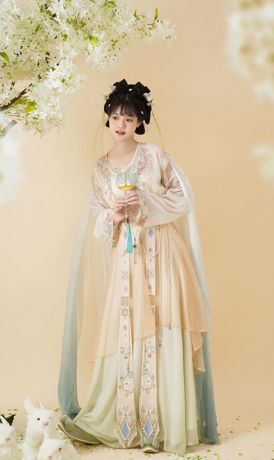 The Elegant Combination of Horseface Skirt with Cloud-Inspired Shawl The Elegant Combination of Horseface Skirt with Cloud-Inspired Shawl