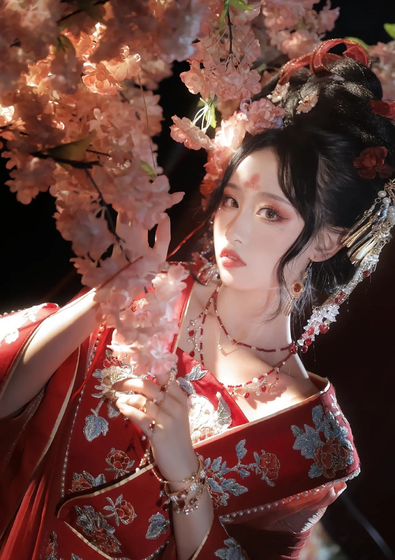 Ethereal Beauty of Women in Traditional Chinese Hanfu Fashion