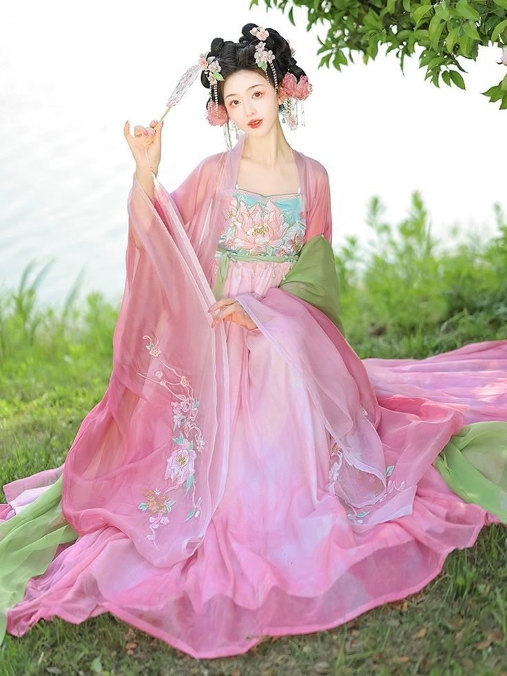 The Evolution of Hanfu Fashion for Teen Girls:A Journey from 12 to 15 The Evolution of Hanfu Fashion for Teen Girls:A Journey from 12 to 15