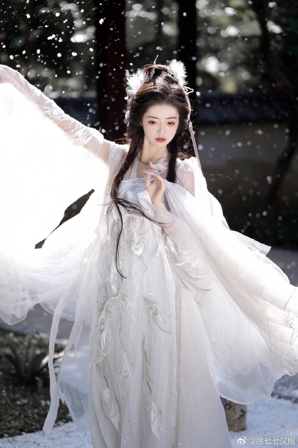 Elegant Hanfu Dance Performance by Young Girl