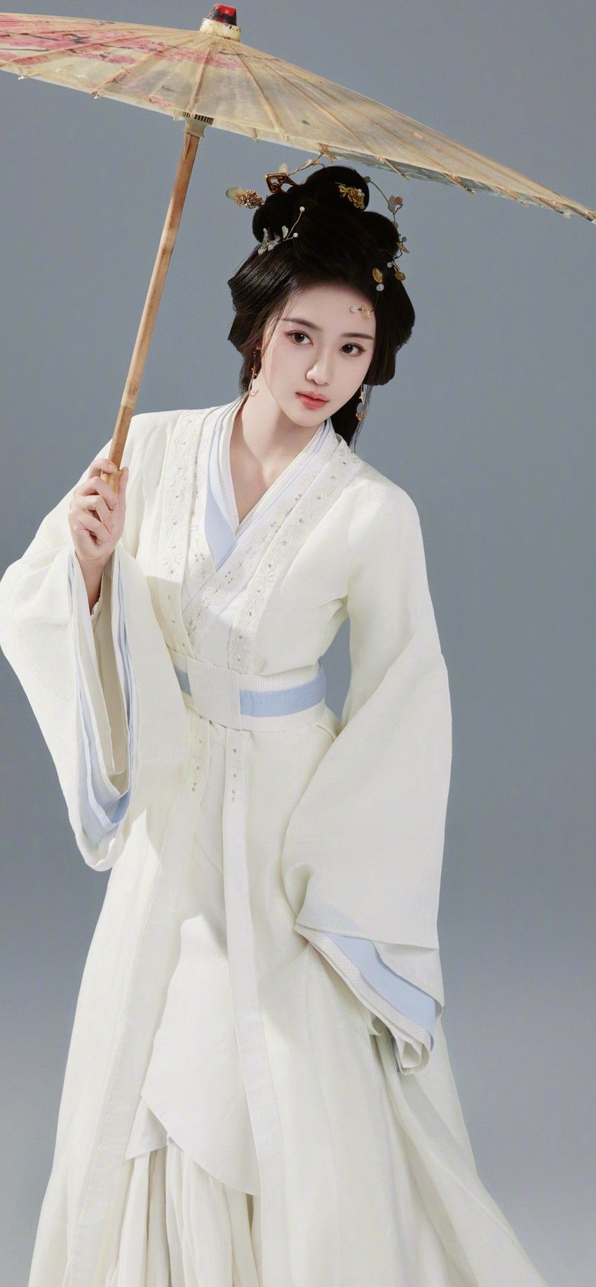 The Enchantment of a Red Hanfu Student in Ancient Gown The Enchantment of a Red Hanfu Student in Ancient Gown