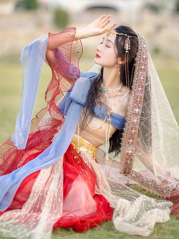 Ancient Elegance in Modern Times:The Besties Journey into the World of Hanfu and Its Slimming Charm