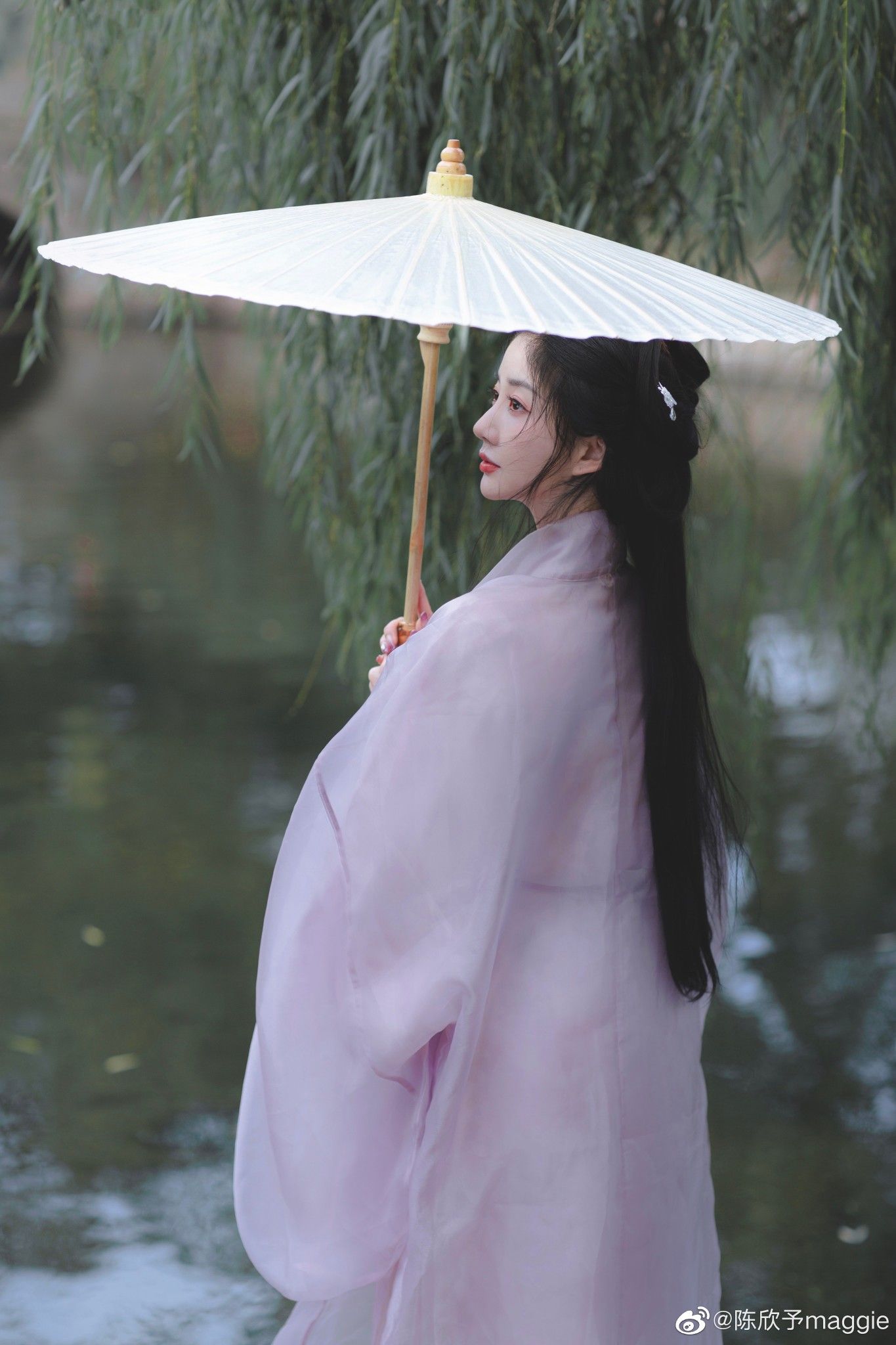 Qipao:The Revival of Traditional Chinese Fashion in the Autumn-Winter of the Republic Era Qipao:The Revival of Traditional Chinese Fashion in the Autumn-Winter of the Republic Era