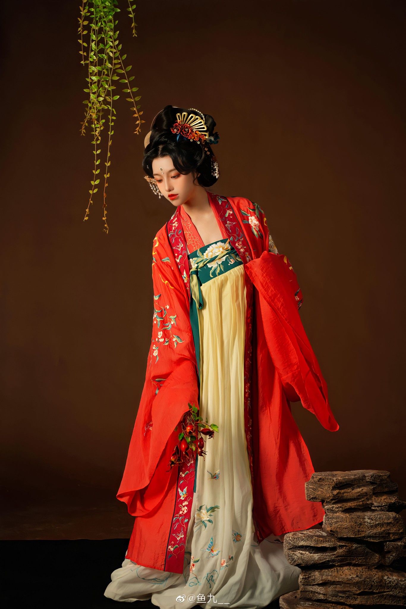The Splendor of Purple Cheongsam:Embracing the Traditional Chinese Style