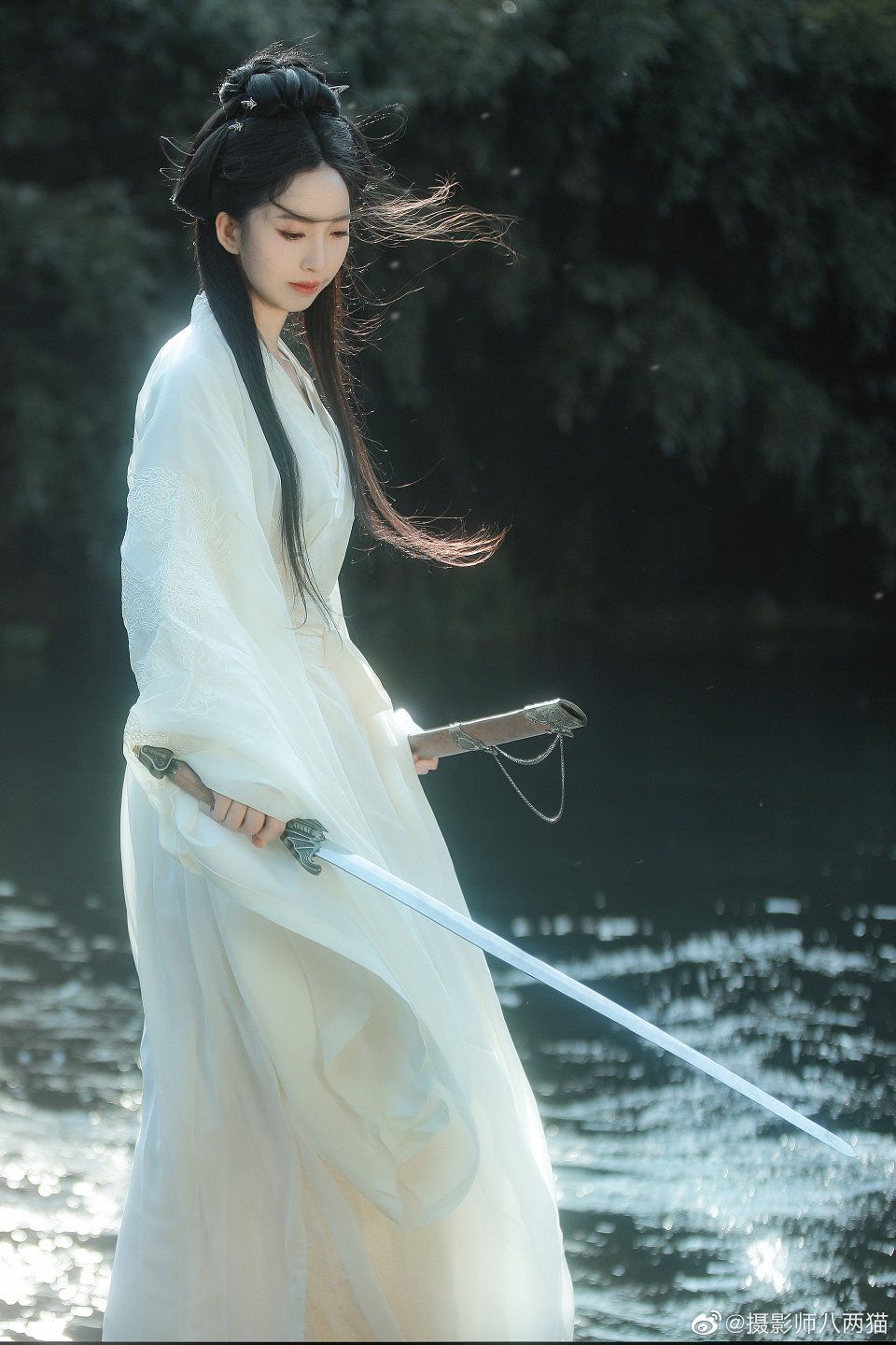 The Splendor of Traditional Hanfu Costumes in Modern Prosperity The Splendor of Traditional Hanfu Costumes in Modern Prosperity