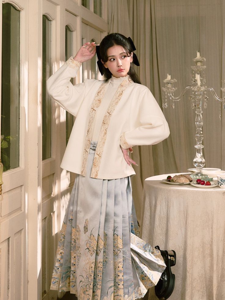 Winter Hanfu Skirt:The Charm of Traditional Chinese Dress for Young Girls Winter Hanfu Skirt:The Charm of Traditional Chinese Dress for Young Girls