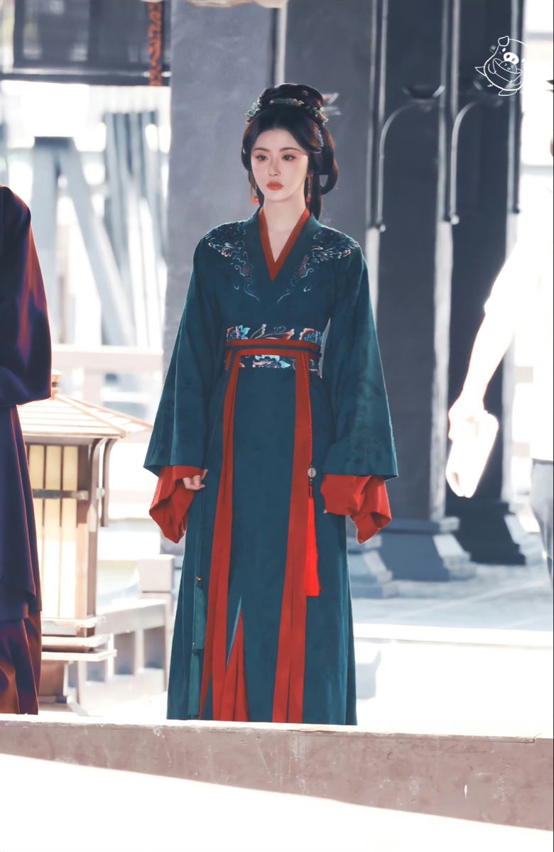The Elegance of Cheongsam:Reflections of a Cultural Era in China The Elegance of Cheongsam:Reflections of a Cultural Era in China