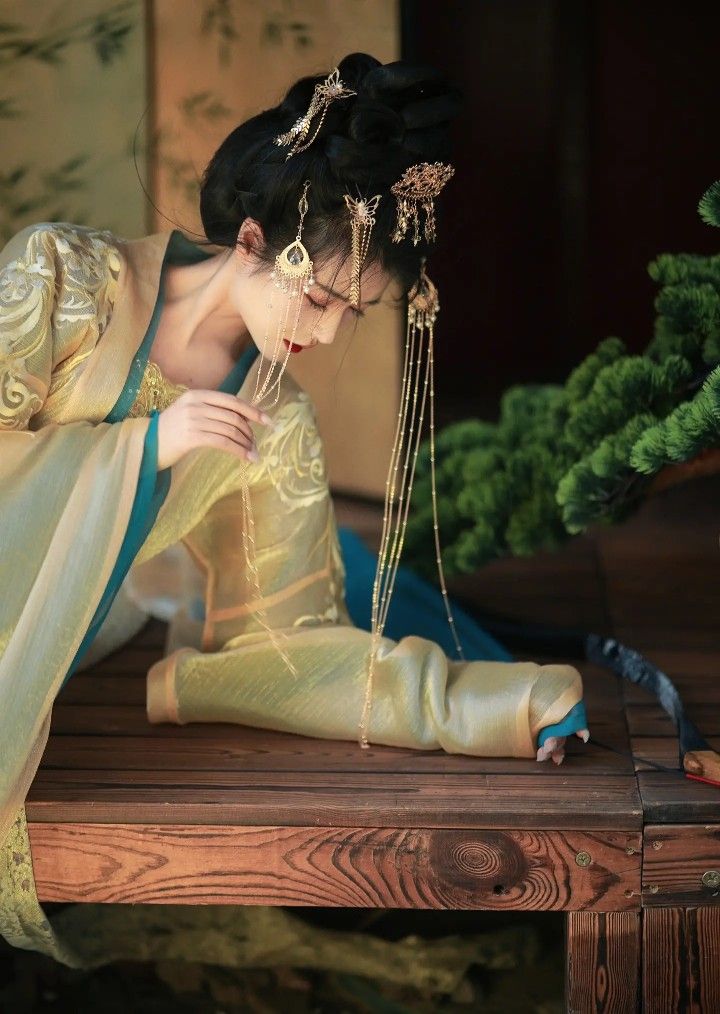 Winter-Style High-End Cheongsam:A Blend of Tradition and Modern Elegance Winter-Style High-End Cheongsam:A Blend of Tradition and Modern Elegance