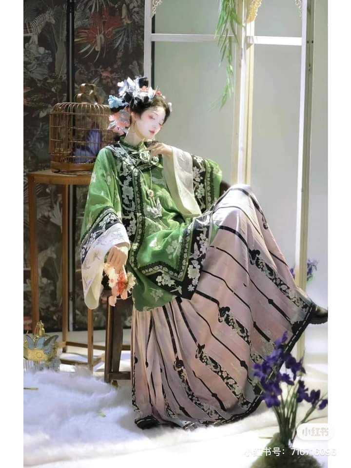 Embracing the Summer in a Stylish Cheongsam Dress Embracing the Summer in a Stylish Cheongsam Dress