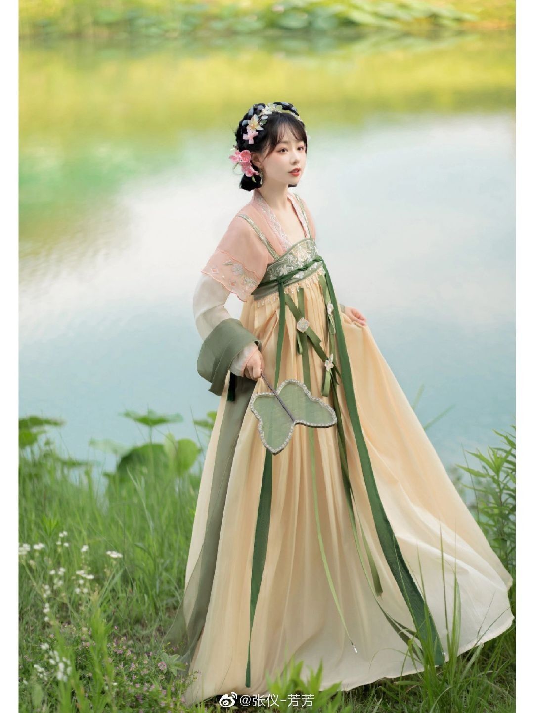 The Enchantment of Hanfu:A Girls Journey into Ancient Chinese Attire The Enchantment of Hanfu:A Girls Journey into Ancient Chinese Attire