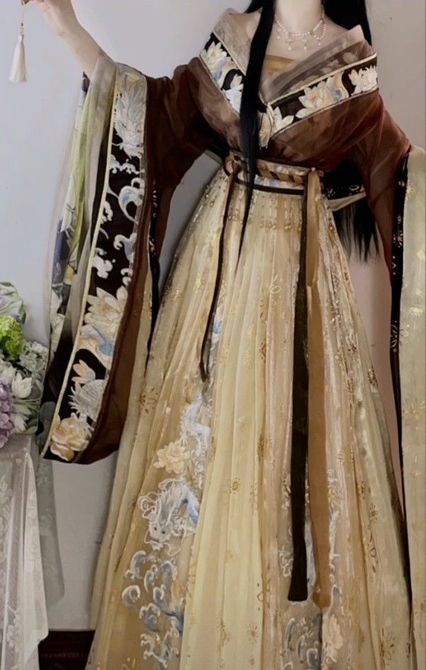 Embracing a New Era:Loose-Fit Cheongsam Styles in 2023