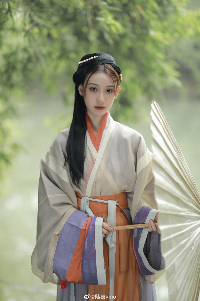 Modern Hanfu Fashion for Children:The Revival of Traditional Elegance Modern Hanfu Fashion for Children:The Revival of Traditional Elegance