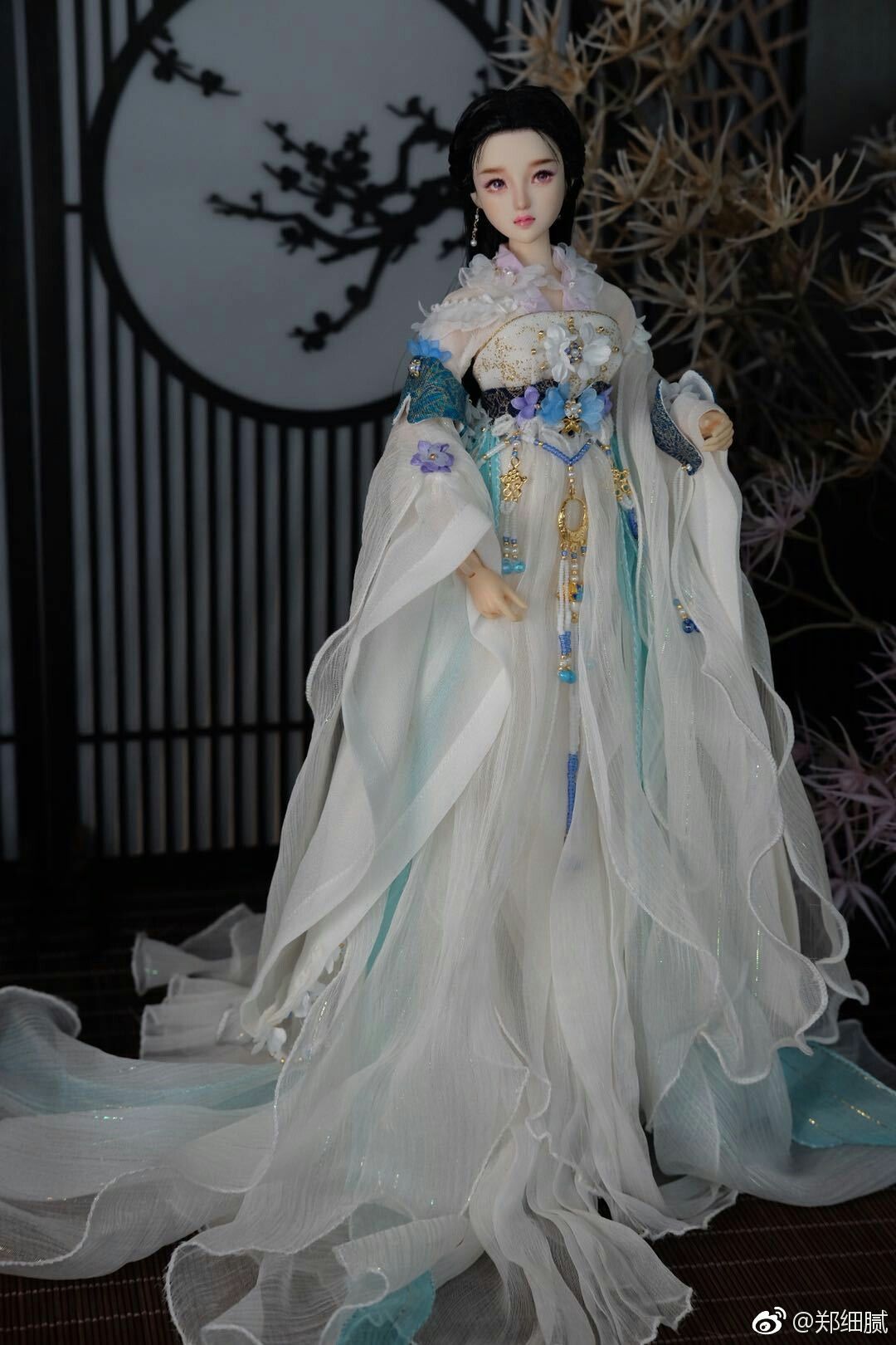 The Enchantment of a Red Cheongsam:A Mid-Length Tale The Enchantment of a Red Cheongsam:A Mid-Length Tale