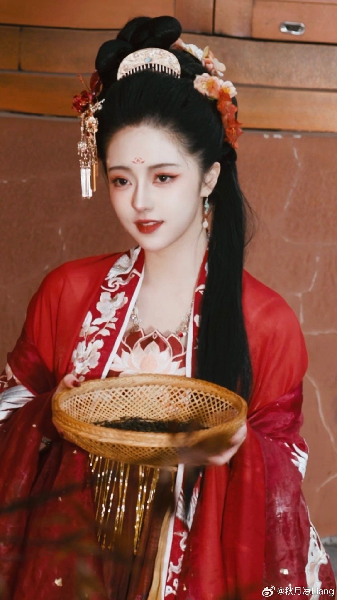 Reimagining the Cheongsam Dress:Modern Chinese Style Evolution