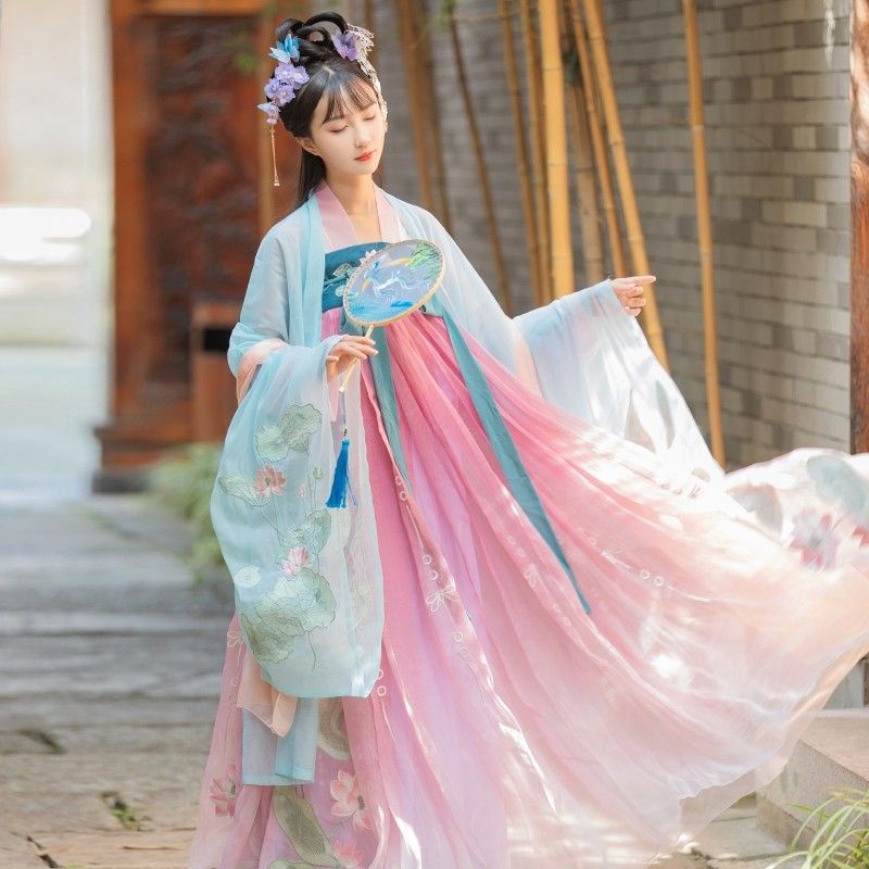 Winter Song-Style Hanfu for Women:A Blend of Elegance and Warmth Winter Song-Style Hanfu for Women:A Blend of Elegance and Warmth