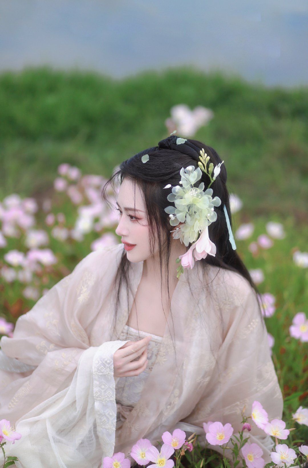 Short-sleeved Cheongsam with Traditional Chinese盘扣:A Blend of Fashion and Heritage Short-sleeved Cheongsam with Traditional Chinese盘扣:A Blend of Fashion and Heritage