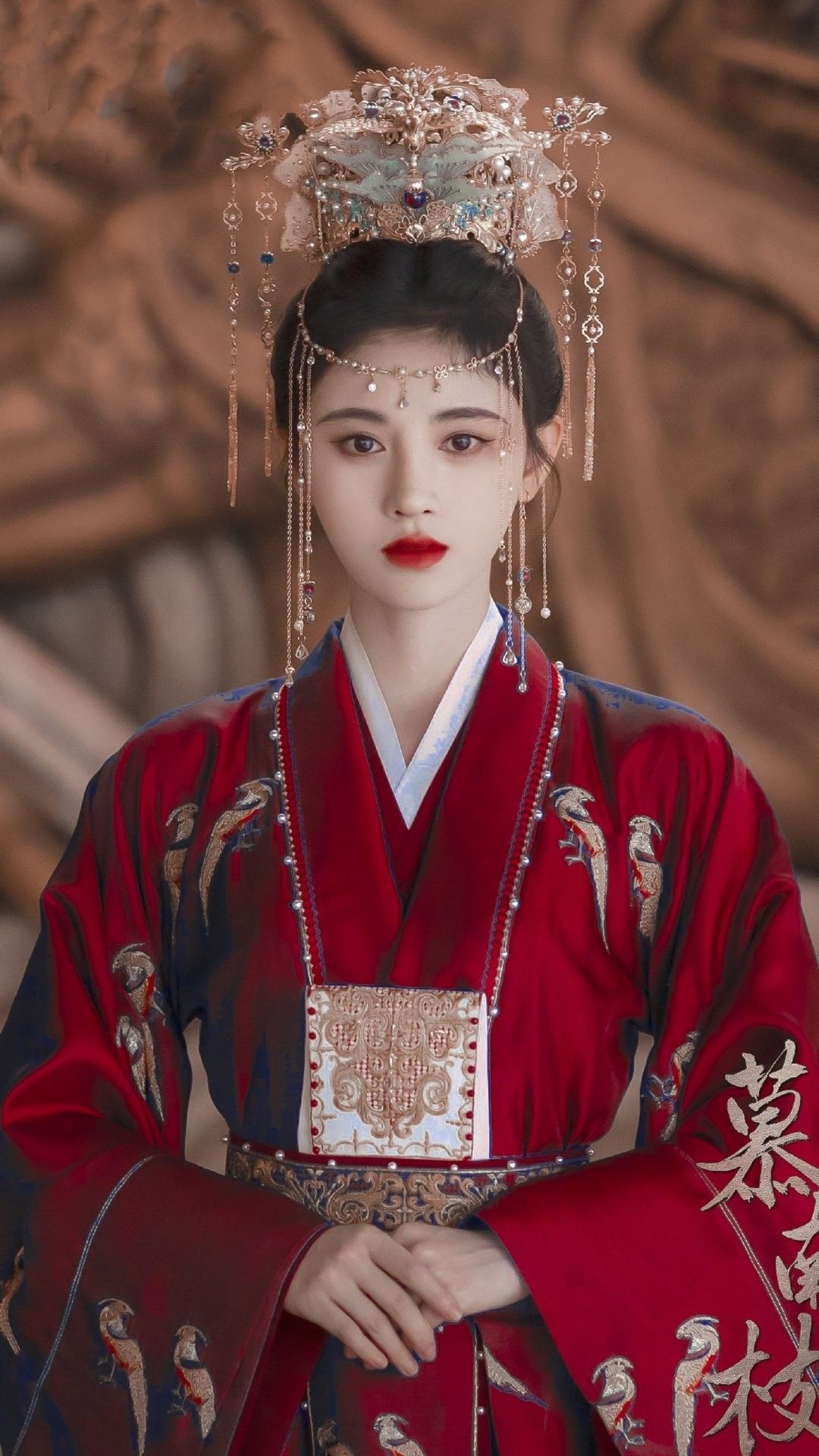 The Charm of Miniature Cheongsam:Low-neck Design for Short Girls The Charm of Miniature Cheongsam:Low-neck Design for Short Girls