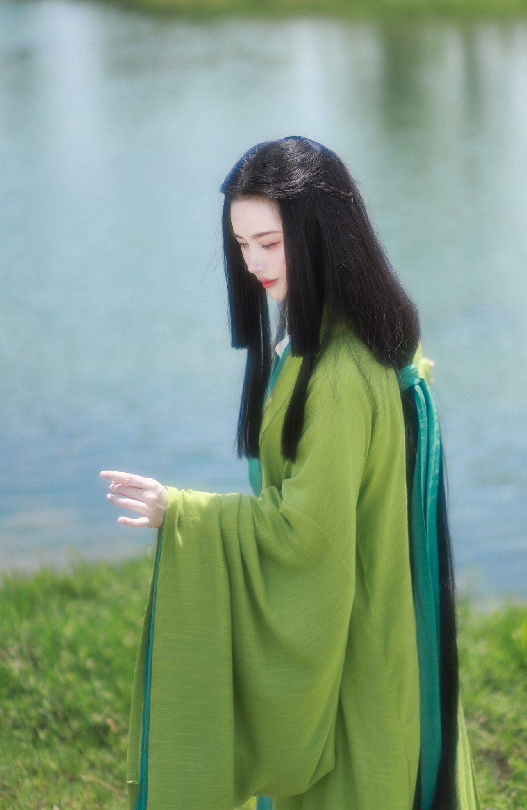 Winter 2023 Cheongsam Fashion:The Newest Trends in Traditional Elegance Winter 2023 Cheongsam Fashion:The Newest Trends in Traditional Elegance