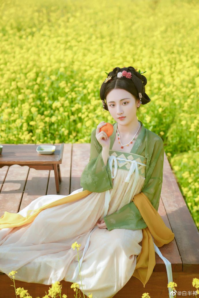 Modern Qipao:Fashionable and Youthful High-End Reinterpretation of Traditional Chinese Elegance Modern Qipao:Fashionable and Youthful High-End Reinterpretation of Traditional Chinese Elegance