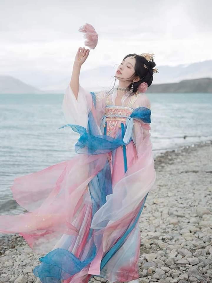 Rental Services for Tang-Style Hanfu:A Journey into Traditional Chinese Elegance