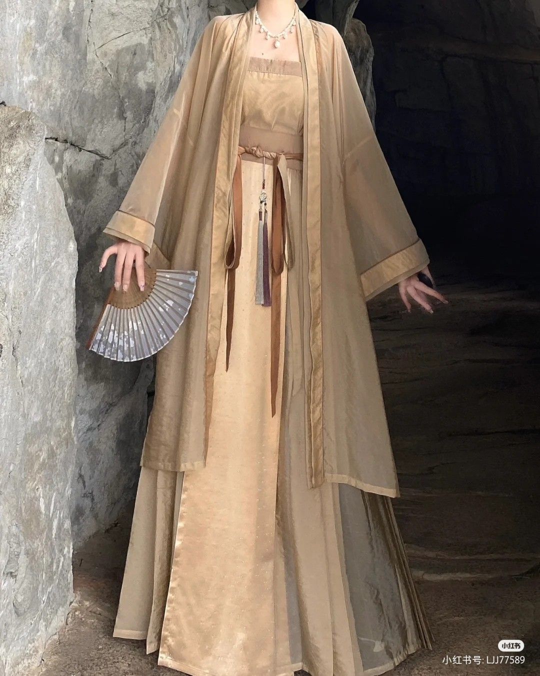 The Evolution of the Tang-Style Hanfu Choker:A Blend of Traditional Elegance and Modern Charm The Evolution of the Tang-Style Hanfu Choker:A Blend of Traditional Elegance and Modern Charm
