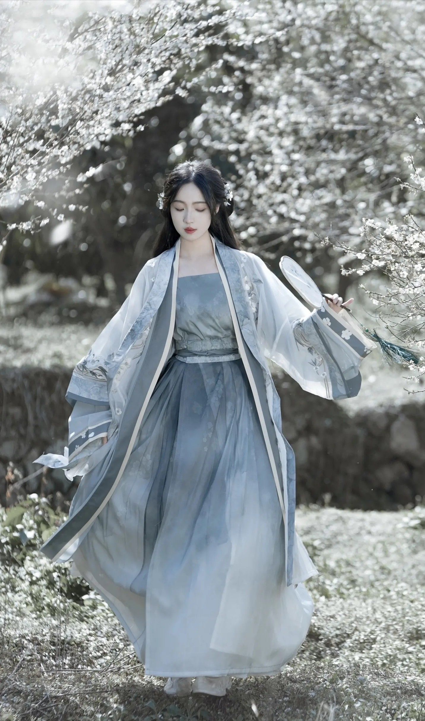 Modernizing Traditional Costumes:The Rise of Ancient-Inspired Daily Wear Modernizing Traditional Costumes:The Rise of Ancient-Inspired Daily Wear