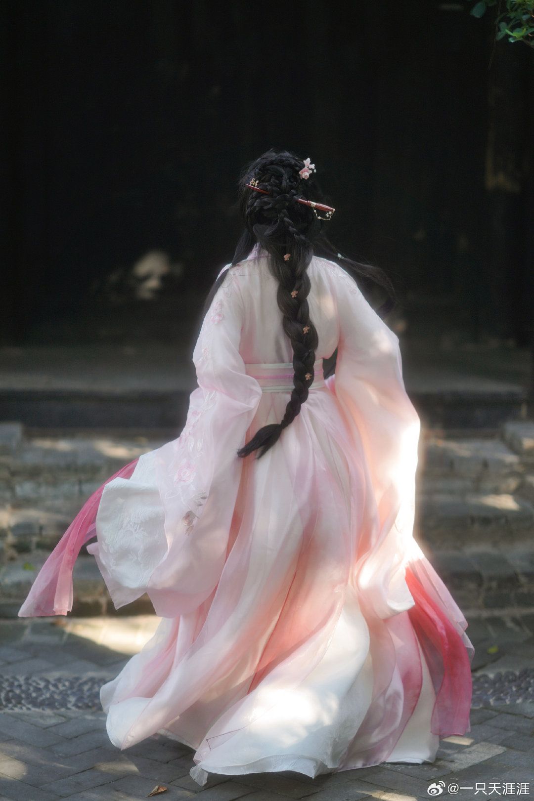 The Allure of Cheongsam Collars and Undershirts:A Fashionable Fusion The Allure of Cheongsam Collars and Undershirts:A Fashionable Fusion