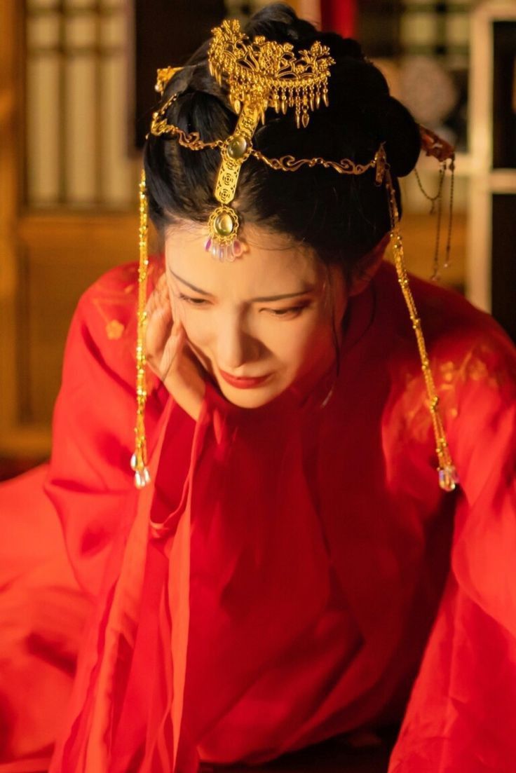The Splendid Splendor of Yi Sa Hanfu:A Journey into Traditional Chinese Clothing