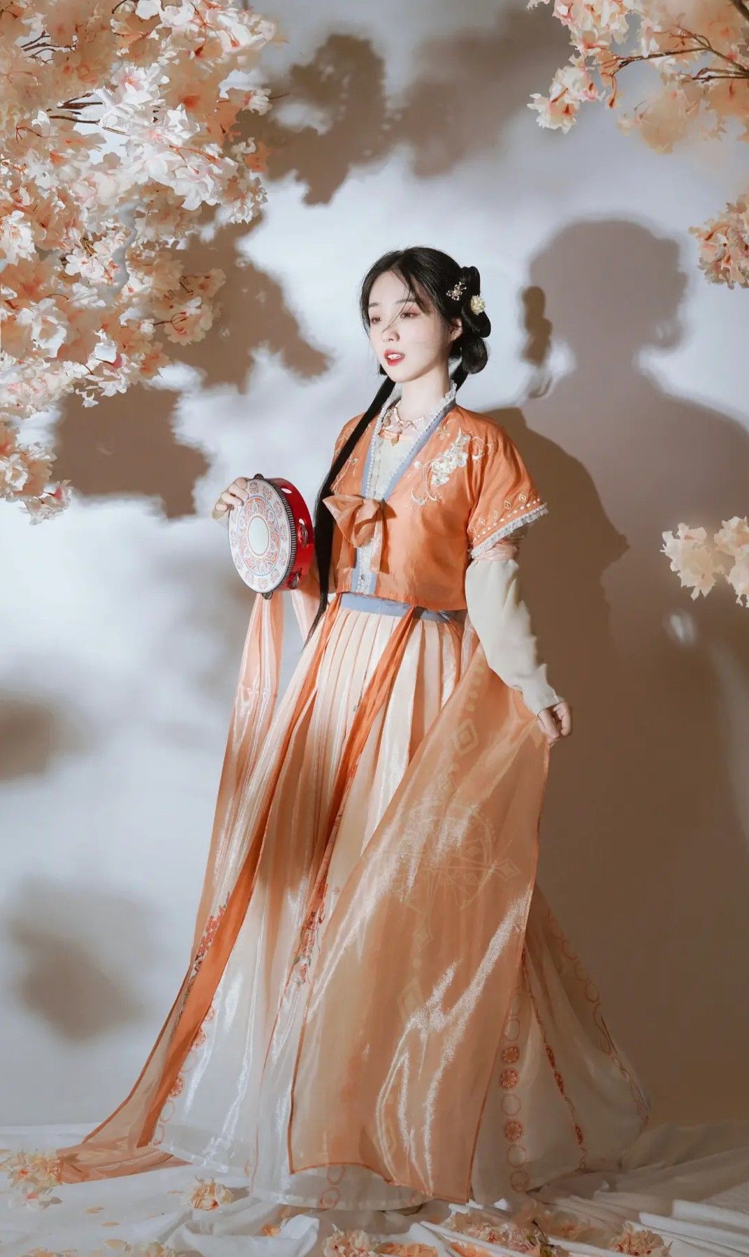 Shanghais Cheongsam Era:The Cultural Tapestry of the Republic of China Shanghais Cheongsam Era:The Cultural Tapestry of the Republic of China