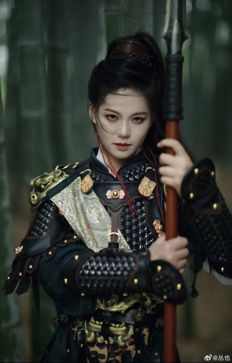 Ethereal Beauty of Hanfu Round Fans:The Essence of Traditional Chinese Elegance Ethereal Beauty of Hanfu Round Fans:The Essence of Traditional Chinese Elegance