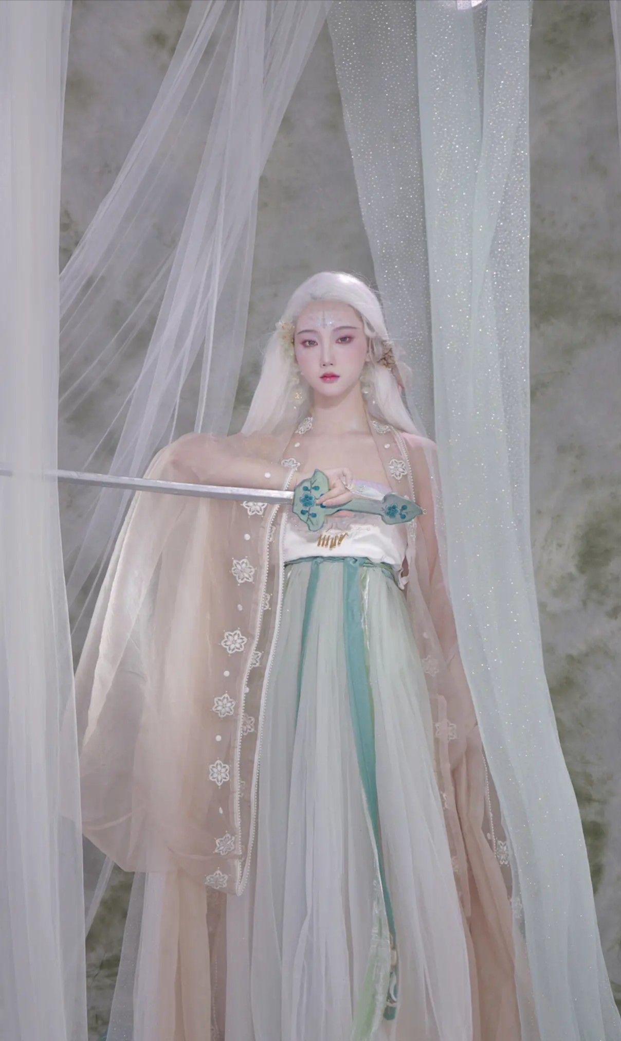 小个子女性的时尚福音,最新女旗袍设计趋势 小个子女性的时尚福音,最新女旗袍设计趋势