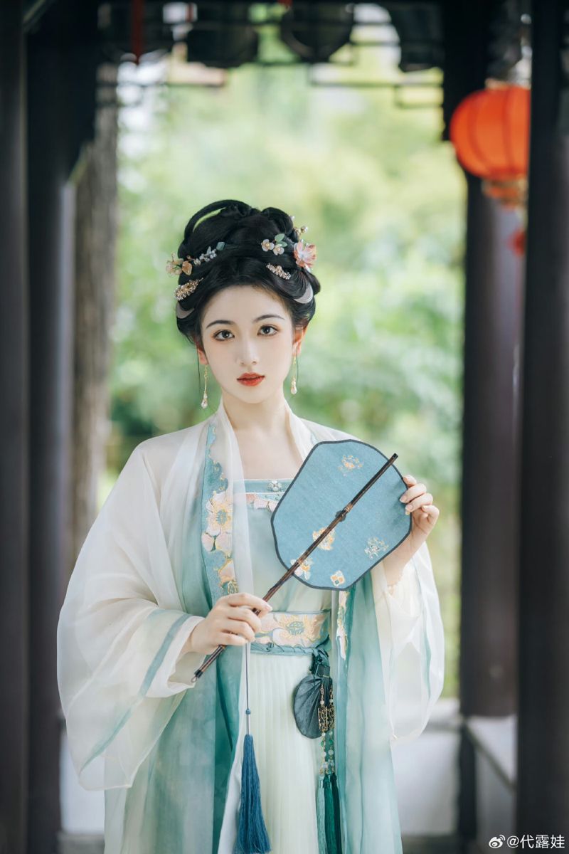The Rise of Girls Traditional Cheongsam Fashion:The Allure of Qipao for Young Girls The Rise of Girls Traditional Cheongsam Fashion:The Allure of Qipao for Young Girls