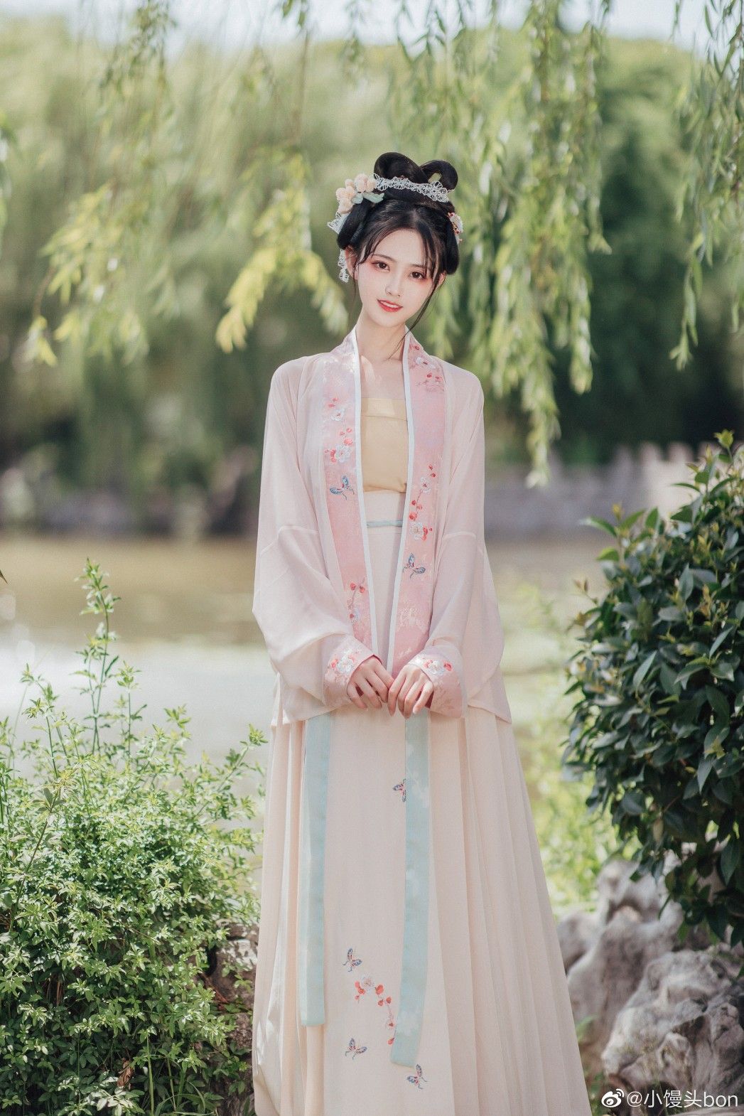 A Summer Enchantment:The Tang-Style Dress of the Little Girl