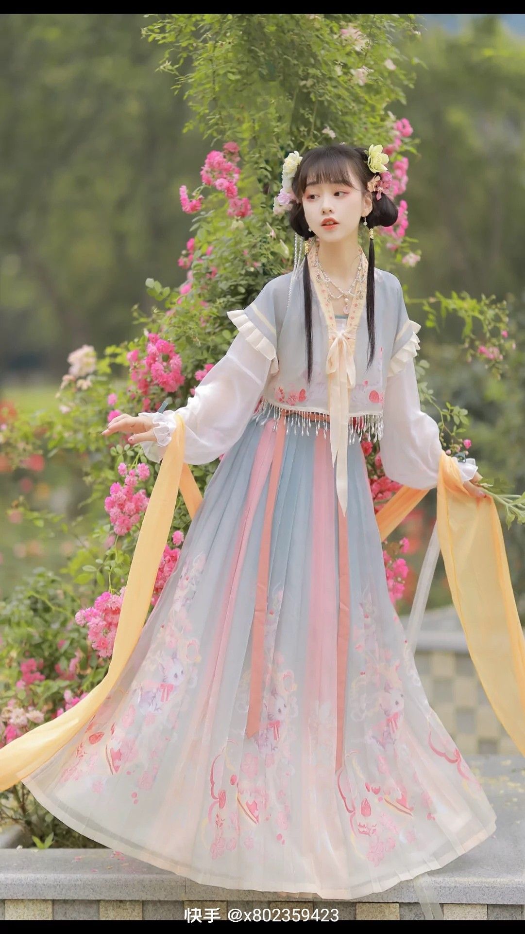 Vintage Ethnic Style:The Intricate Buttons of Cheongsam Vintage Ethnic Style:The Intricate Buttons of Cheongsam