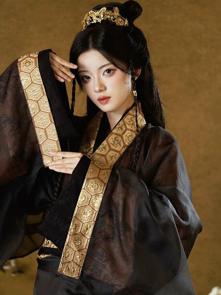 Traditional Chinese Cheongsam Merges with Modern Fish-Tail Skirt:A Fashion Journey Traditional Chinese Cheongsam Merges with Modern Fish-Tail Skirt:A Fashion Journey