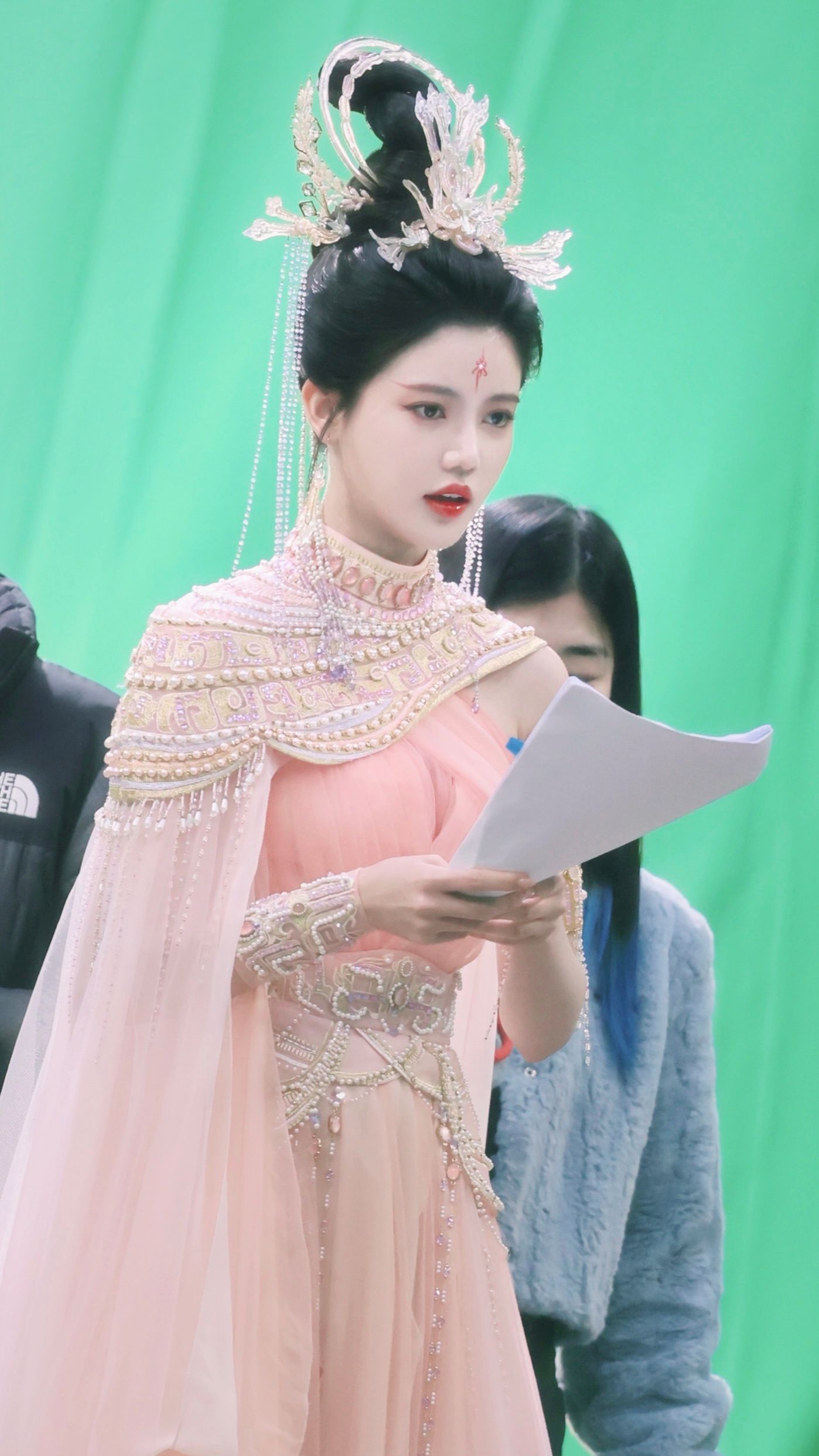 The Splendor of Glass:Exploring the Same-Style Hanfu as Ru Yi Fangfei The Splendor of Glass:Exploring the Same-Style Hanfu as Ru Yi Fangfei