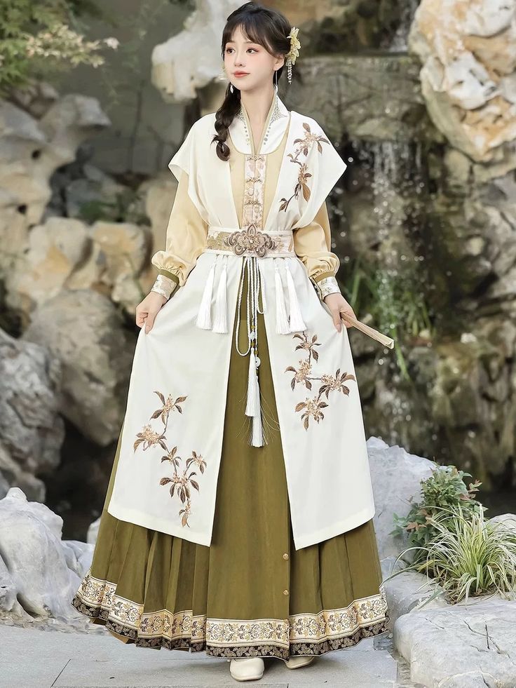 The Enchanting Beauty of Hanfu Traditional Chinese Womens Ancient Costume The Enchanting Beauty of Hanfu Traditional Chinese Womens Ancient Costume